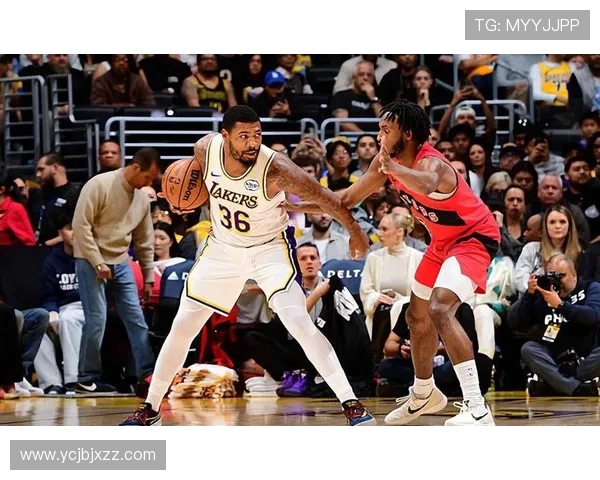 马库斯斯马特的篮球之路与领导力：从新秀到球队核心的蜕变与成长